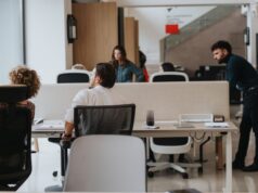 El 23,4% de los asalariados con bajo nivel formativo accede al empleo con un contrato temporal