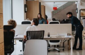 El 23,4% de los asalariados con bajo nivel formativo accede al empleo con un contrato temporal
