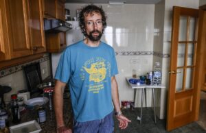 Daniel seguirá en su casa de Burjassot: su desahucio queda paralizado durante diez días