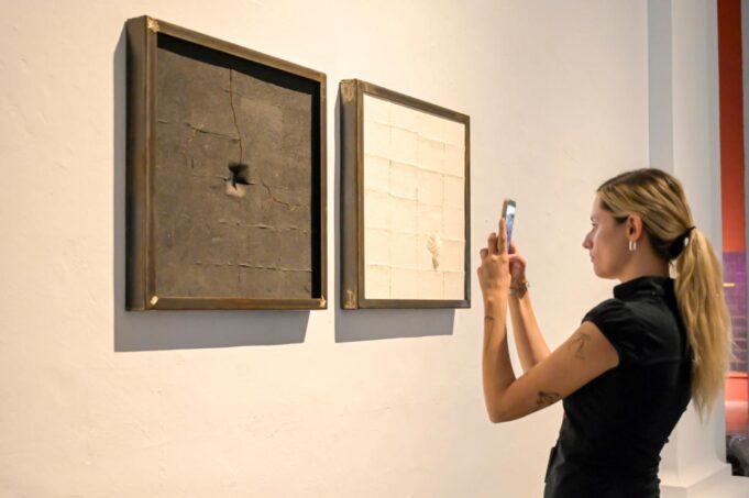 El Centre del Carme Conmemora Cuatro Décadas de La Artista Pepa L. Poquet en Una Exposición Innovadora