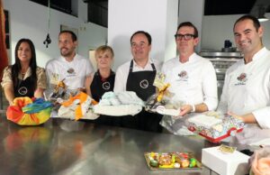 El presidente Pérez Llorca resalta la importancia de la ‘Mocadorà’ de Sant Donís como símbolo cultural de Valencia