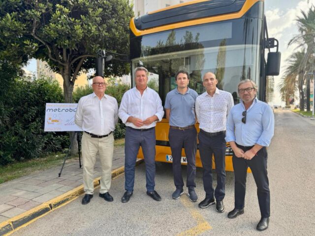 Incremento_notable_en_la_campana_‘Vine_a_la_platja_amb_Metrobus_con_148.234_usuarios_este_verano.jpg