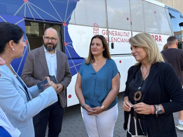 La_Generalitat_Lanza_el_Bus_Labora_en_la_UPV_para_Potenciar_el_Talento_Joven_y_Facilitar_la_Transicion_al_Empleo.jpg