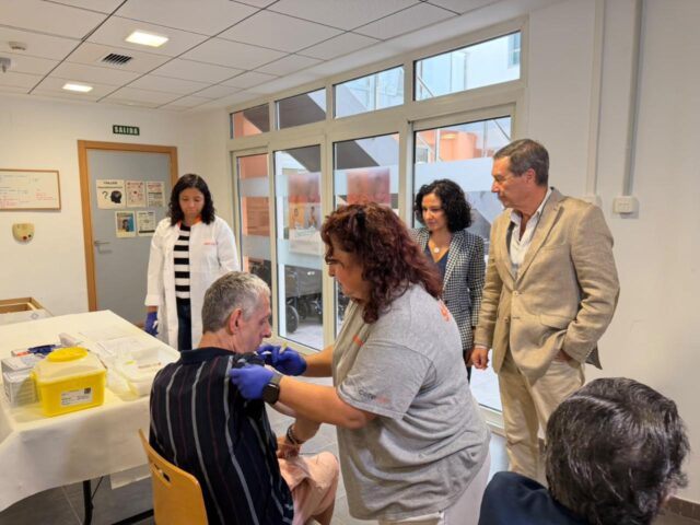 La_Generalitat_inicia_la_campana_de_vacunacion_para_proteger_a_29.400_mayores_en_la_Comunitat_Valenciana.jpg