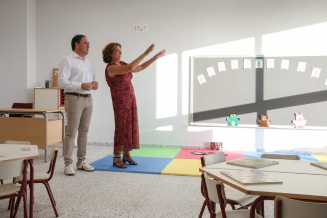 La_vuelta_al_cole_en_la_Comunitat_Valenciana_comienza_con_mas_docentes_y_recursos_educativos_historicos.jpg