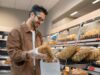 La Asociación Española de Consumidores publica recomendaciones para comprar pan con más información