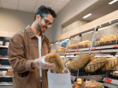 La Asociación Española de Consumidores publica recomendaciones para comprar pan con más información