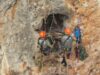 Agentes medioambientales de la Generalitat reconstruyen nidos de águila perdicera tras devastador incendio en la Sierra de Espadán