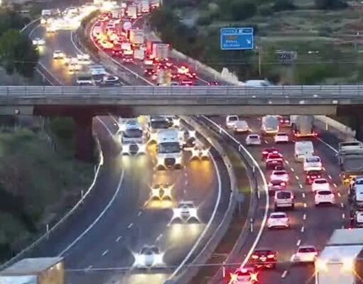 Mañana complicada para salir de Paterna: fuertes retenciones en los accesos a Valencia