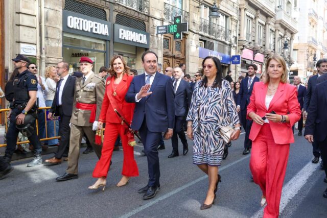 El_President_de_la_Generalitat_Juanfran_Perez_Llorca_destaca_su_presencia_en_la_procesion_civica_del_9_dOctubre.jpg