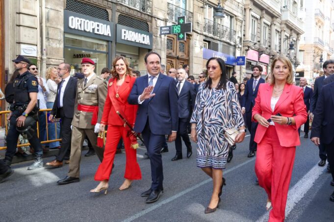 El President de la Generalitat, Juanfran Pérez Llorca, destaca su presencia en la procesión cívica del 9 d’Octubre