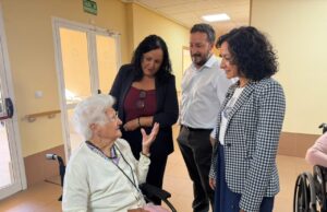 Elena Albalat recorre instalaciones de atención social en áreas afectadas por la dana Adam
