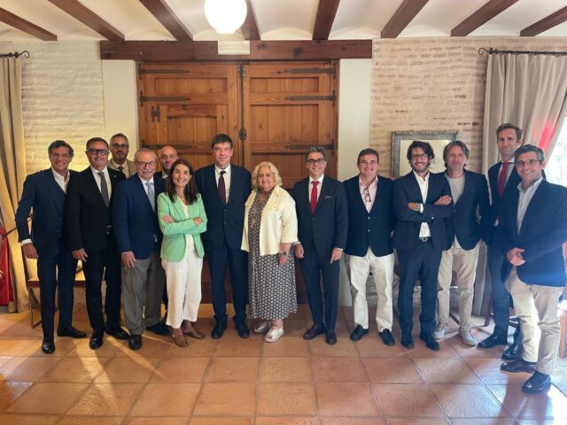 Inauguracion_del_Consulado_Honorario_de_Letonia_en_Valencia_por_parte_de_la_secretaria_autonomica_de_Representacion_ante_la_UE.jpg