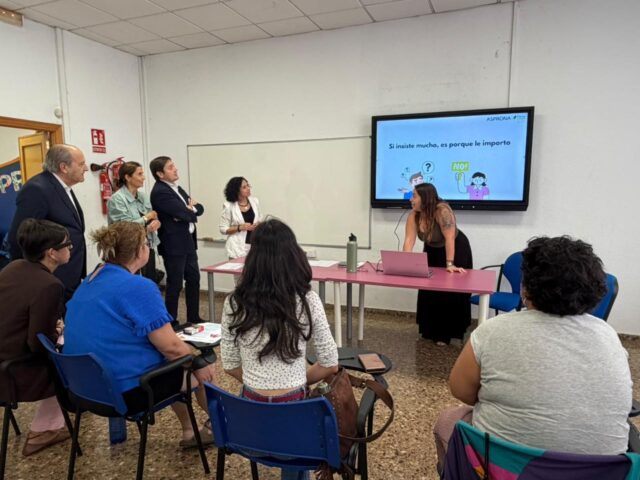 La_Consellera_Albalat_Visita_Programas_de_Apoyo_a_Personas_con_Discapacidad_Intelectual_en_Valencia.jpg