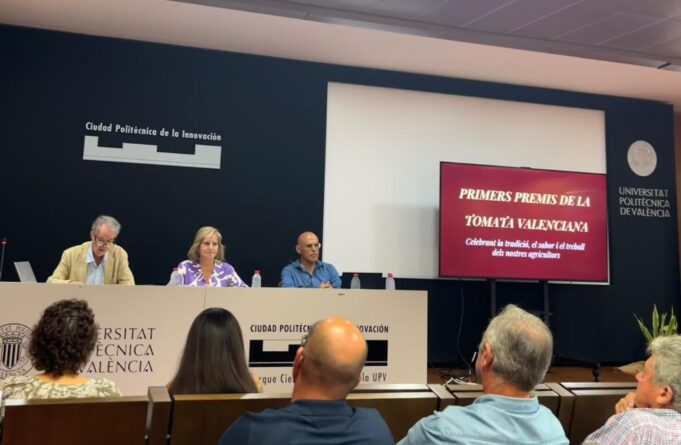 La Conselleria de Agricultura Rinde Homenaje a la Tomata Valenciana con Reconocimientos Especiales