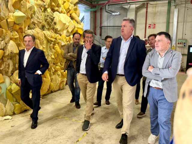 La_Generalitat_Valenciana_recicla_mas_de_5.400_colchones_danados_por_la_dana_y_recupera_todos_sus_materiales.jpg