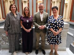Reunión del vicepresidente José Díez con la presidenta de la Acadèmia Valenciana de la Llengua, Maria Àngels Francés