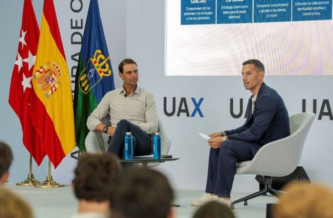 Rafa Nadal comparte sus aprendizajes con los estudiantes de su escuela universitaria